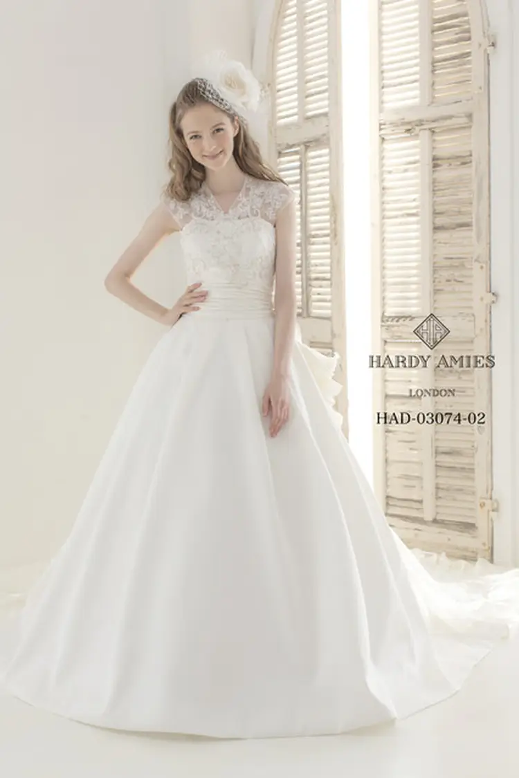 HARDY AMIES(ハーディエイミス) のウェディングドレス HARDY AMIES(ハーディエイミス) のウェディングドレス