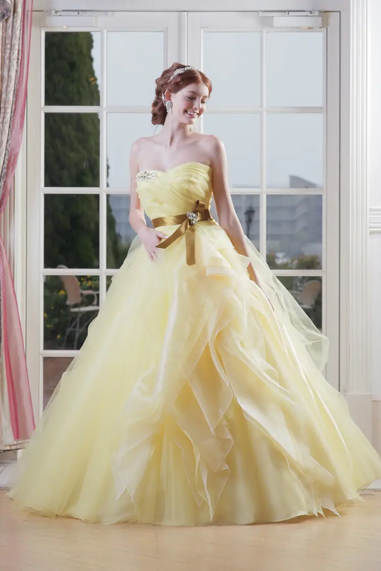 黄色・イエロー系のカラードレス byみんなのウェディング