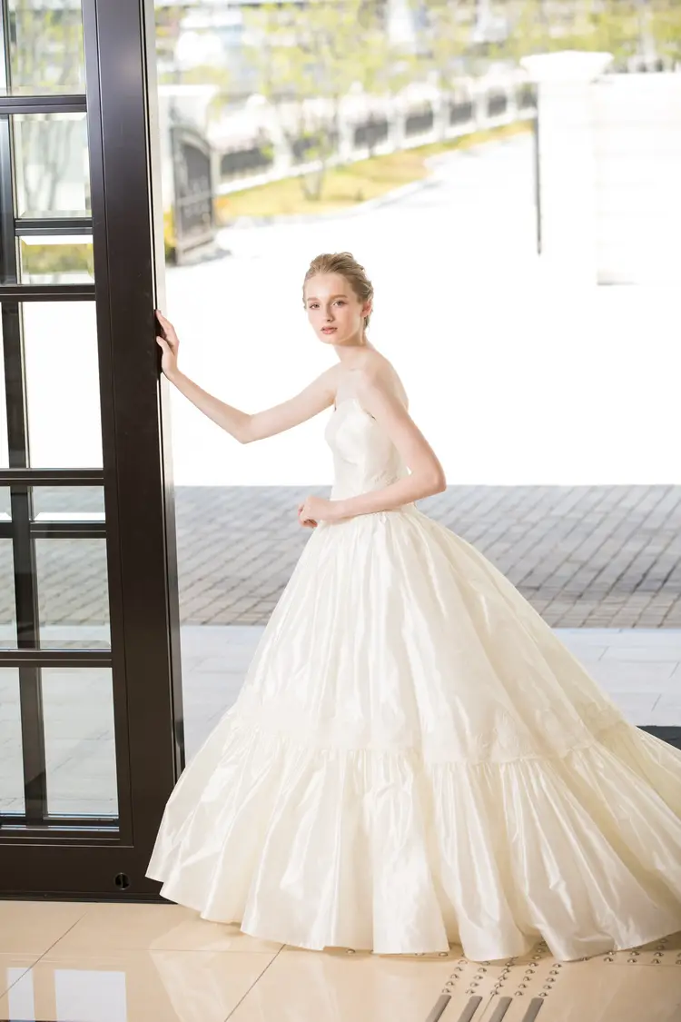 白・ホワイト系のウェディングドレス byみんなのウェディング（30