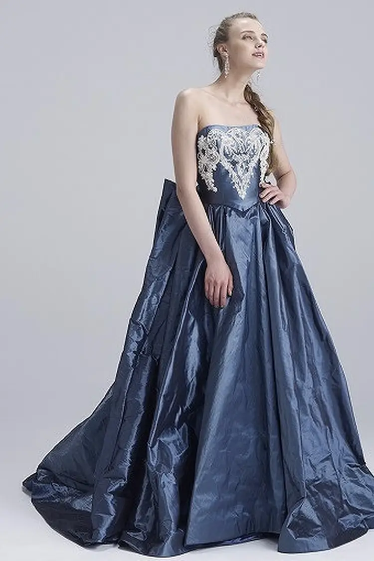 青 ブルー系のカラードレス Byみんなのウェディング