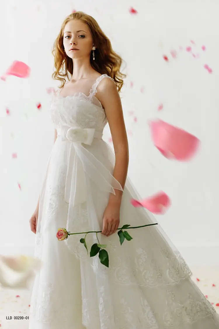 エンパイアラインのウェディングドレス byみんなのウェディング