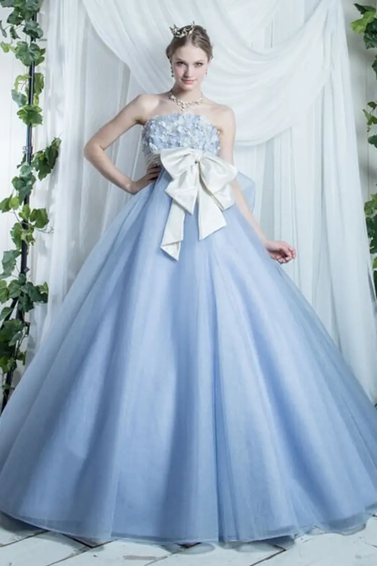 カラードレス　水色　ブルー　ウェディングドレス 青・ブルー系のウェディングドレス・カラードレスのデザイン集！似合う