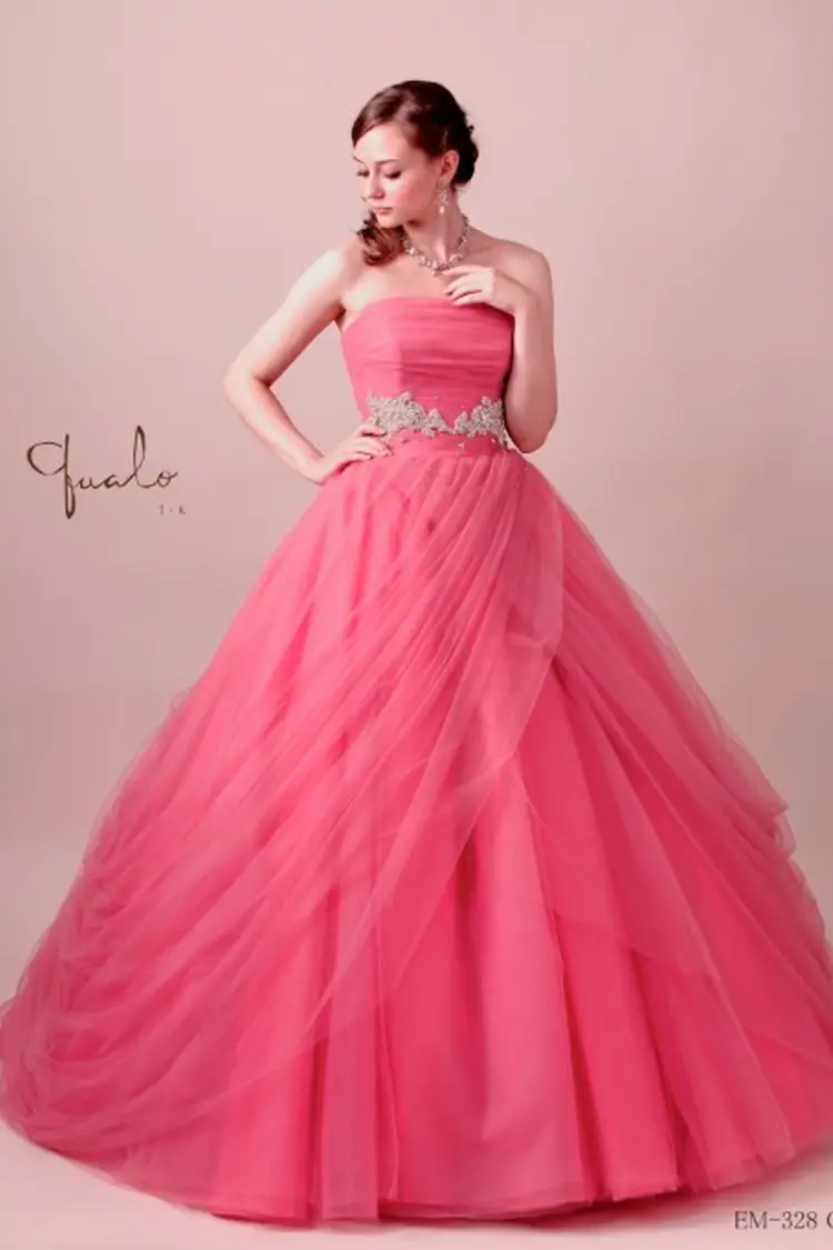 ピンク系のカラードレス Byみんなのウェディング