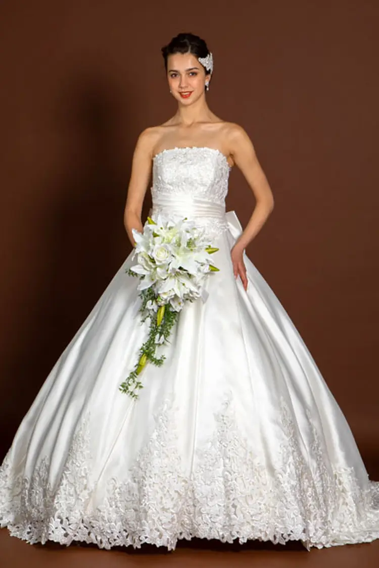 白・ホワイト系のウェディングドレス byみんなのウェディング（80