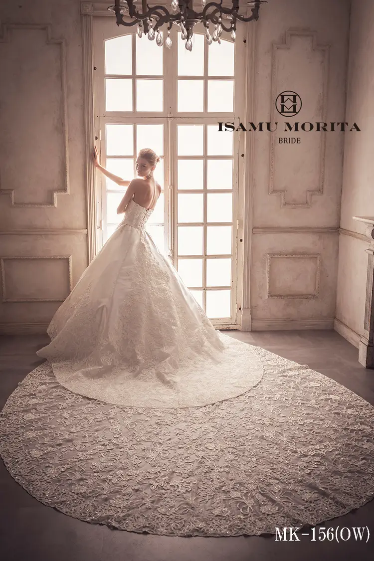 白・ホワイト系のウェディングドレス byみんなのウェディング