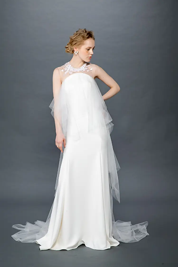 スレンダーラインのウェディングドレス Byみんなのウェディング