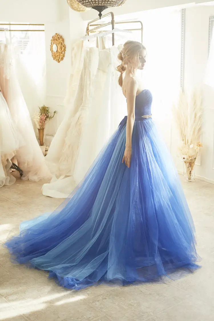 青 ブルー系のカラードレス Byみんなのウェディング