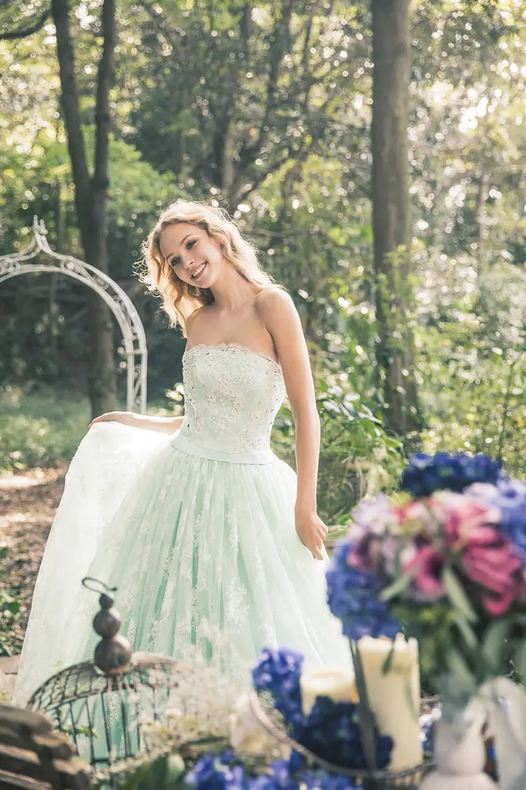 緑・グリーン系のカラードレス byみんなのウェディング