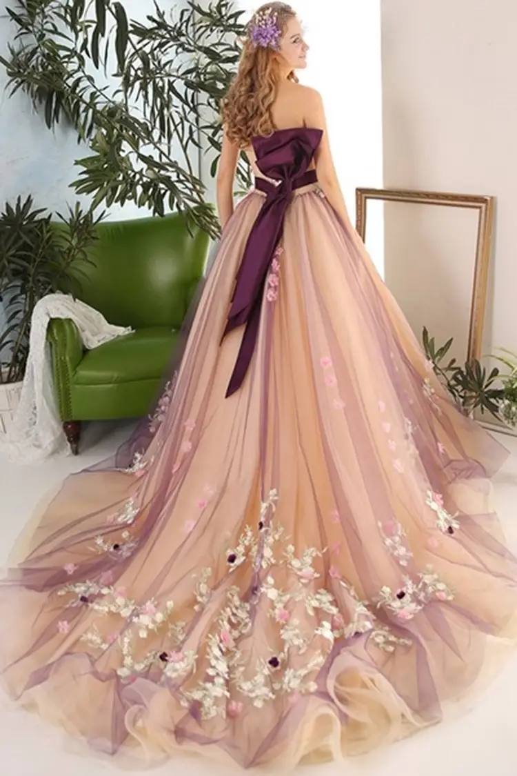 ピンク系のカラードレス Byみんなのウェディング