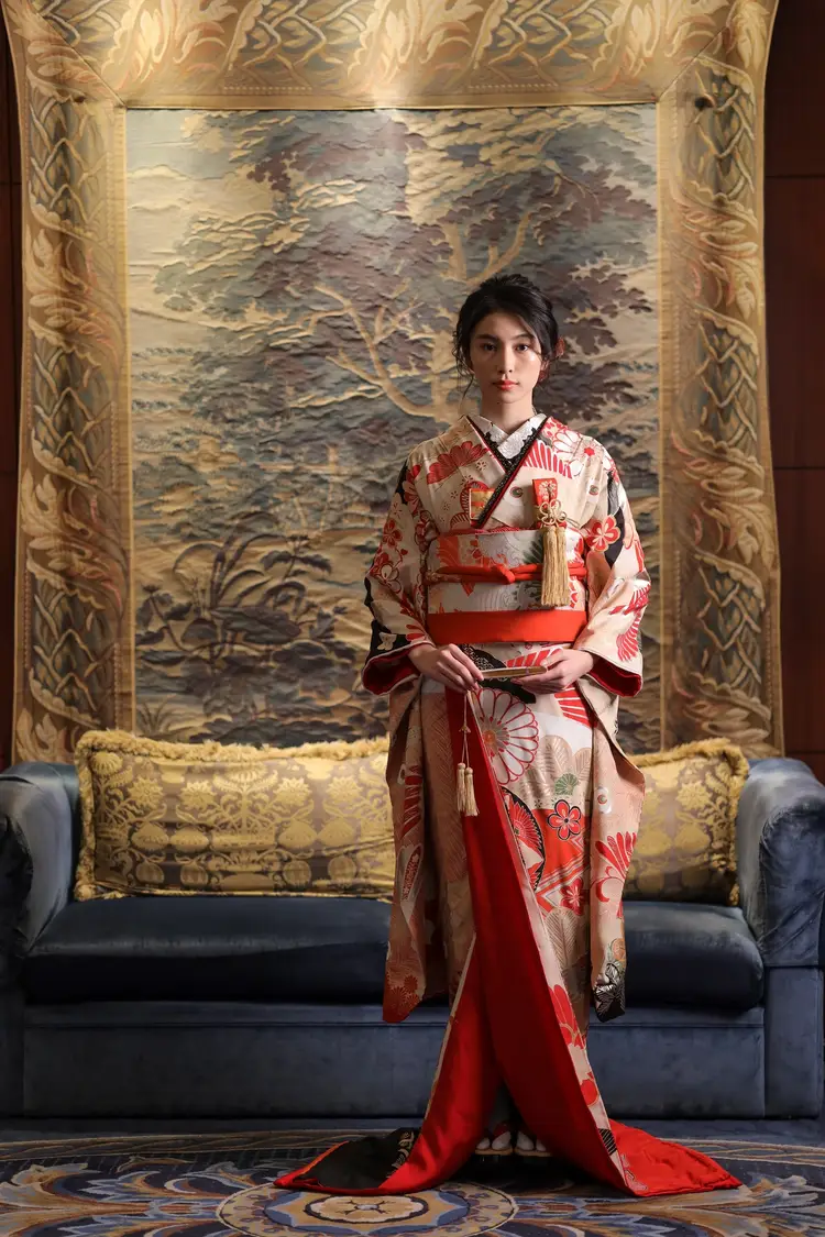 完全ガイド】結婚式の花嫁におすすめの振袖スタイルとは