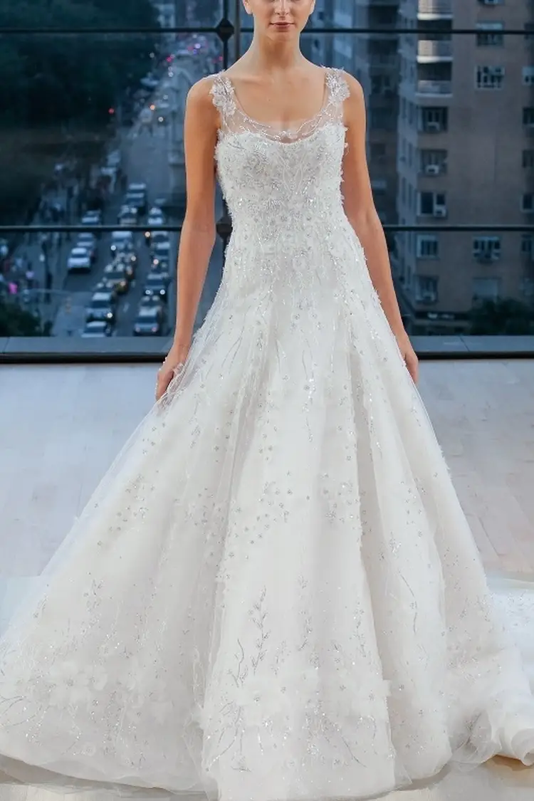 ウェディングドレス　花　インポート 日本初上陸インポートドレスがラインナップ！シンプル×エフォートレス