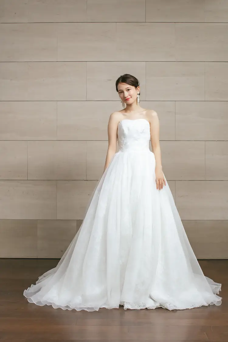 白・ホワイト系のウェディングドレス byみんなのウェディング（37