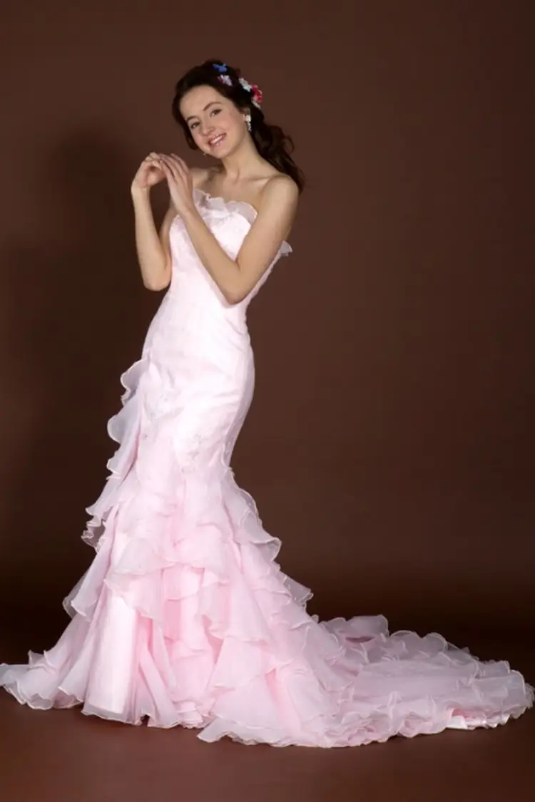 ピンク系のカラードレス byみんなのウェディング