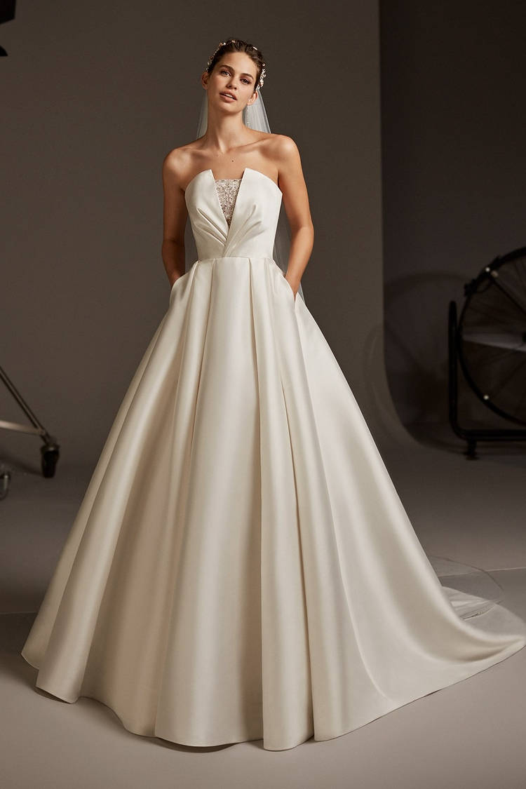 PRONOVIAS(プロノビアス) のウェディングドレス・ブライダル衣装一覧