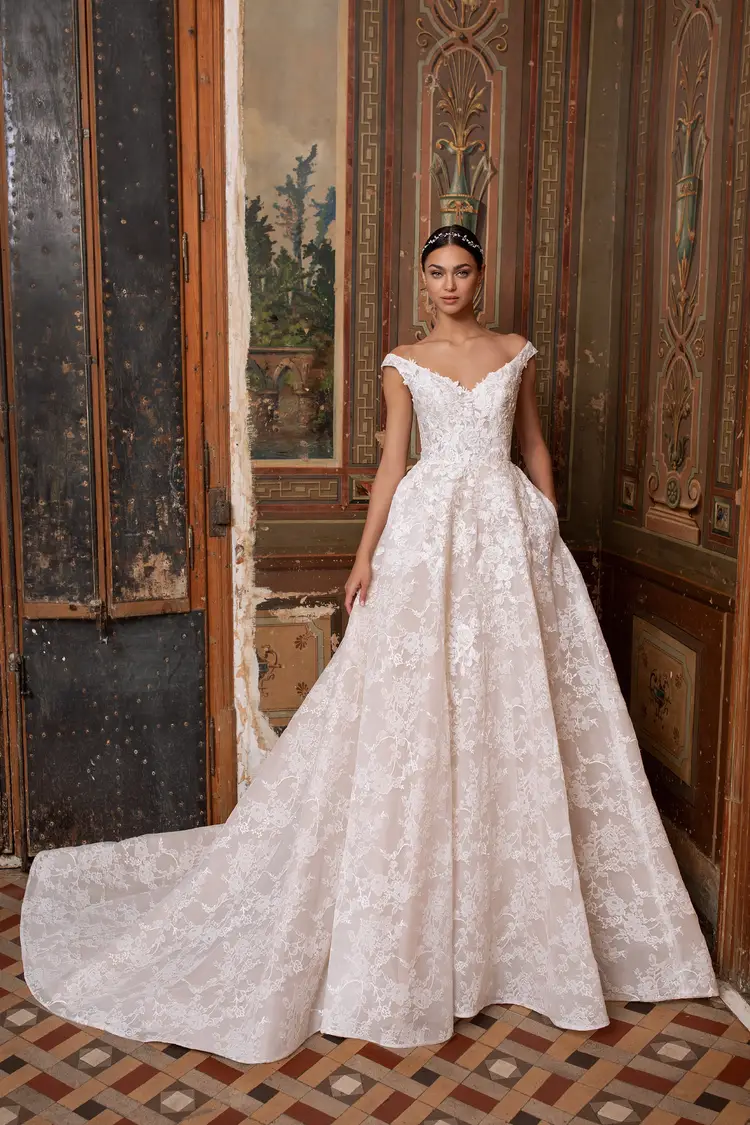 PRONOVIAS(プロノビアス) のウェディングドレス・ブライダル衣装一覧
