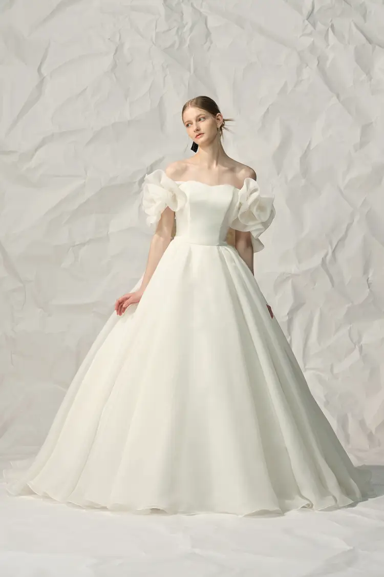 GRACE wedding のウェディングドレス・ブライダル衣装一覧