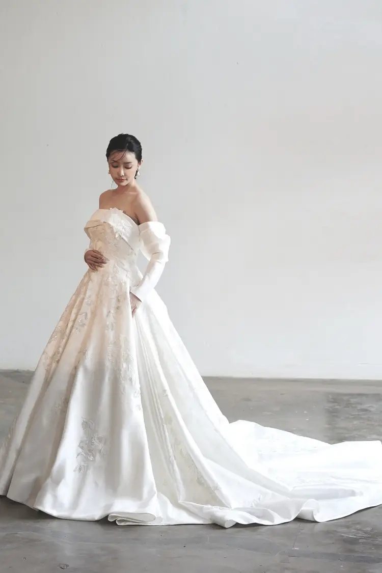 白・ホワイト系のウェディングドレス byみんなのウェディング（4ページ目）