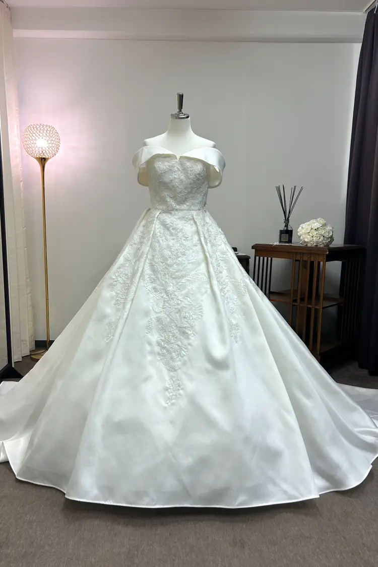 L'ATELIER MARIAGE(ラトリエ マリアージュ) のウェディングドレス
