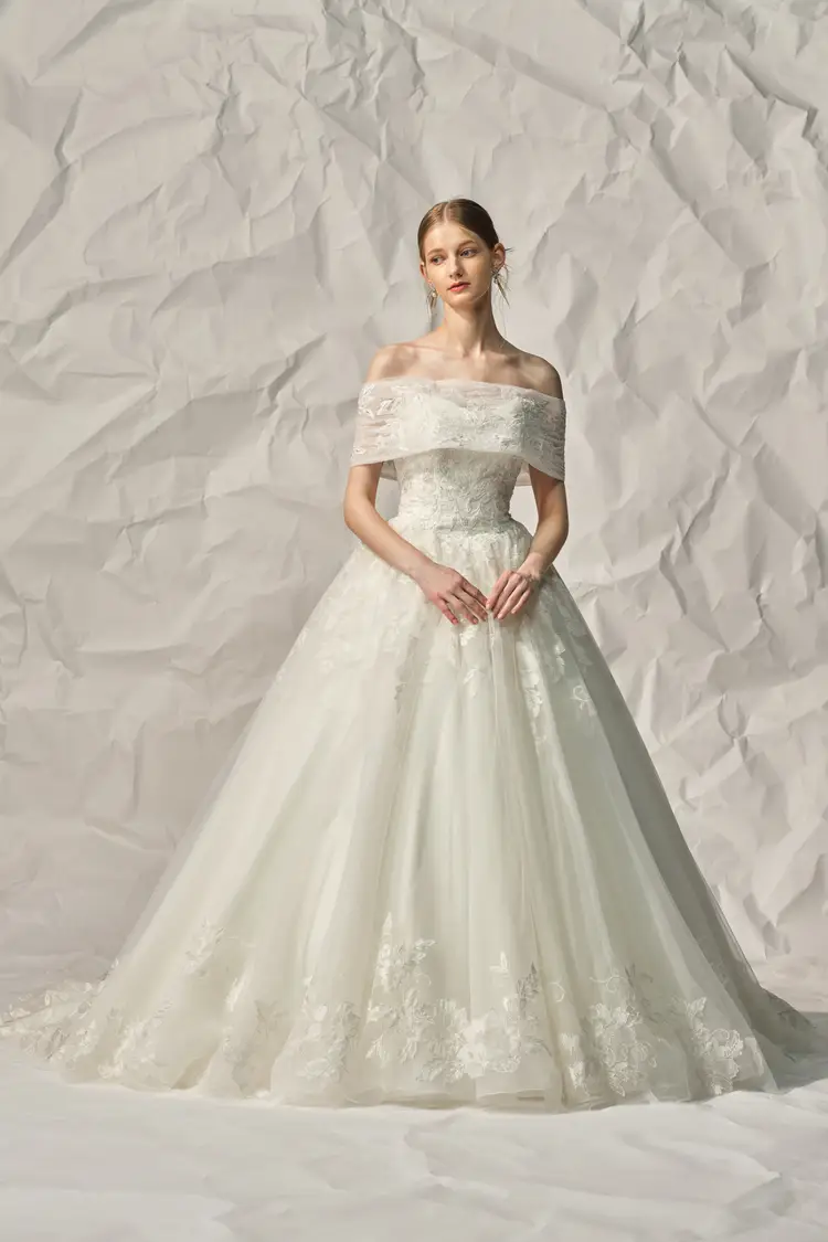 GRACE wedding のウェディングドレス・ブライダル衣装一覧