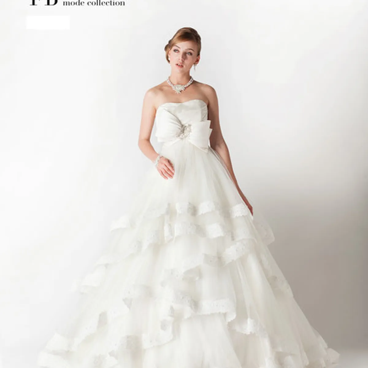 繊細なビーディングモチーフとコードレースが印象的 | ウェディングドレス