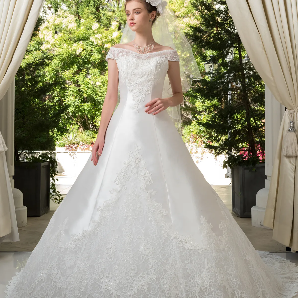 WITH A WHITE ウェディングドレス VK-0205 Off White｜VERY KURAUDIA(ベリークラウディア)のウェディング