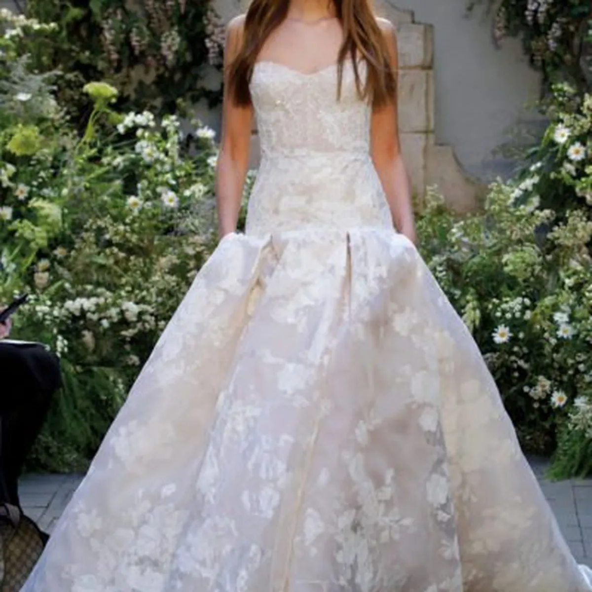 Monique Lhuillier(モニーク ルイリエ)のウェディングドレス