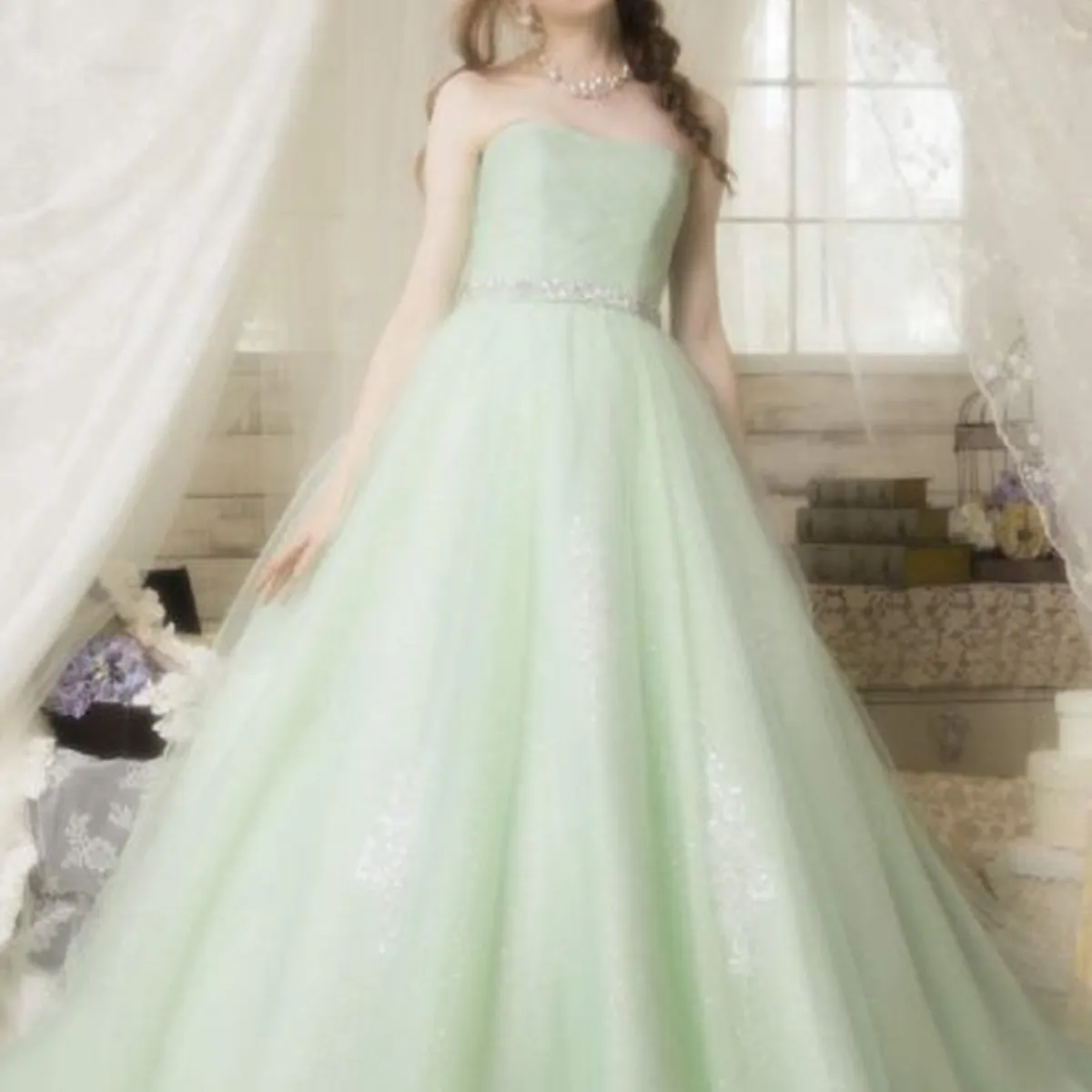 Myth Mock Moon(ミス モック ムーン)のウェディングドレス