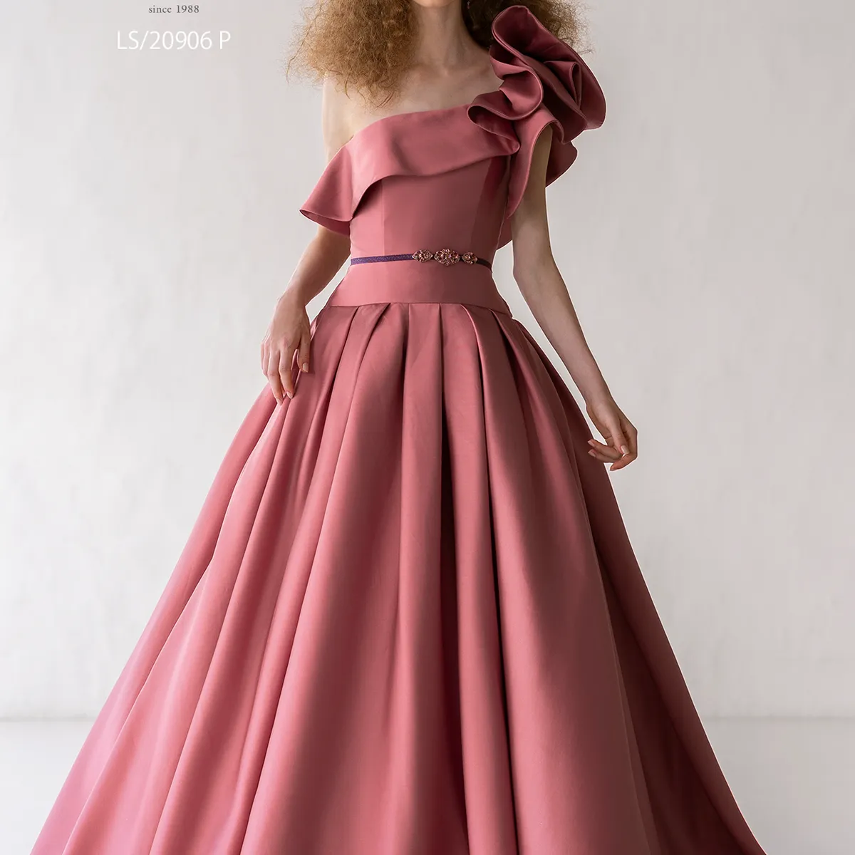 LEGGENDA SPOSE ウェディングドレス LS/20906 P｜LEGGENDA SPOSE(レジェンダ スポーゼ)のウェディングドレス