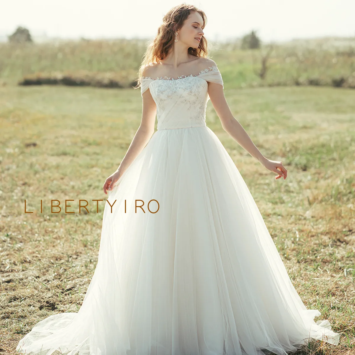 LIB0003 offwhite｜LIBERTYIRO(リベルティーロ)のウェディングドレス