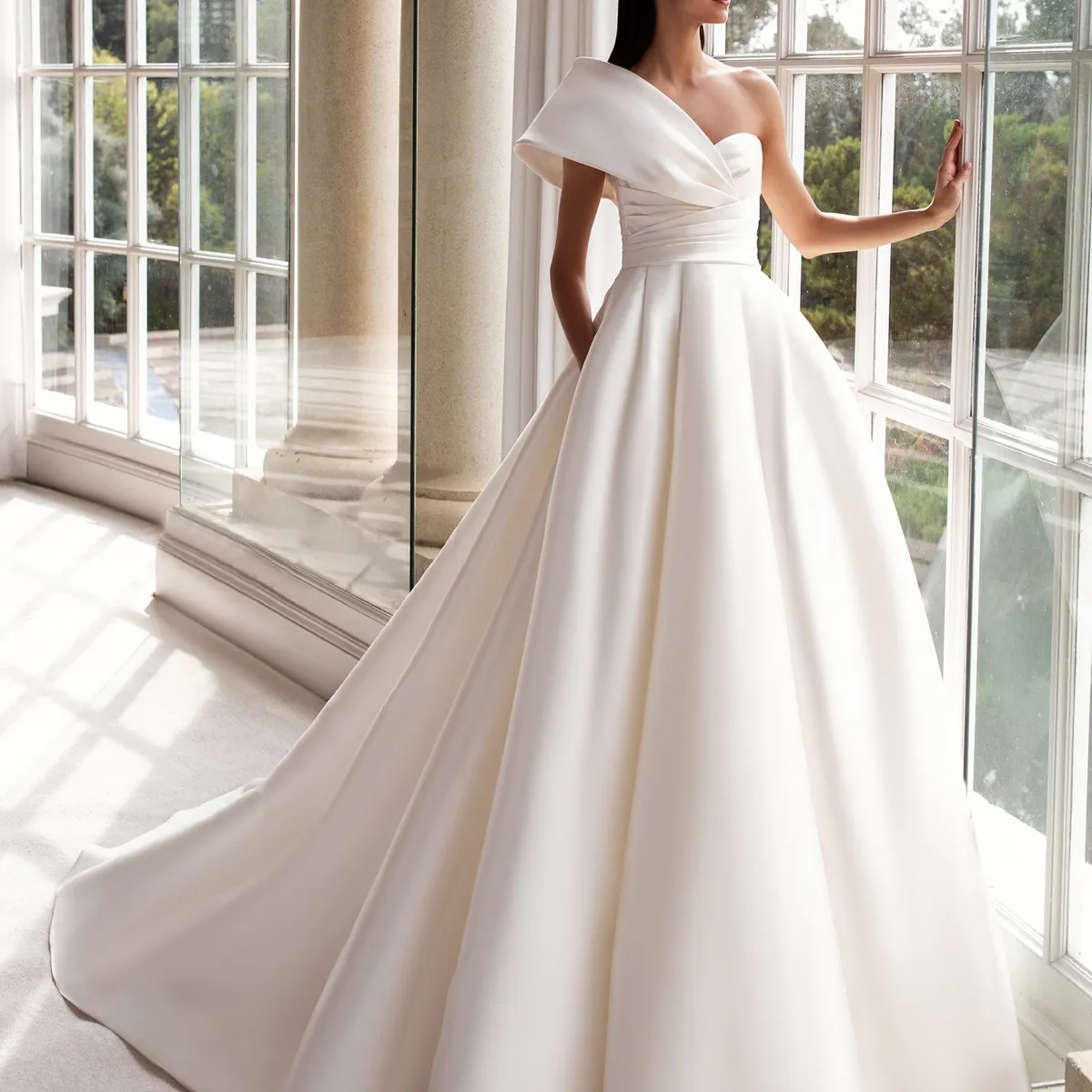 スーツ・フォーマル・ドレス Pronovias Ocumo SENDA｜PRONOVIAS(プロノビアス)のウェディングドレス