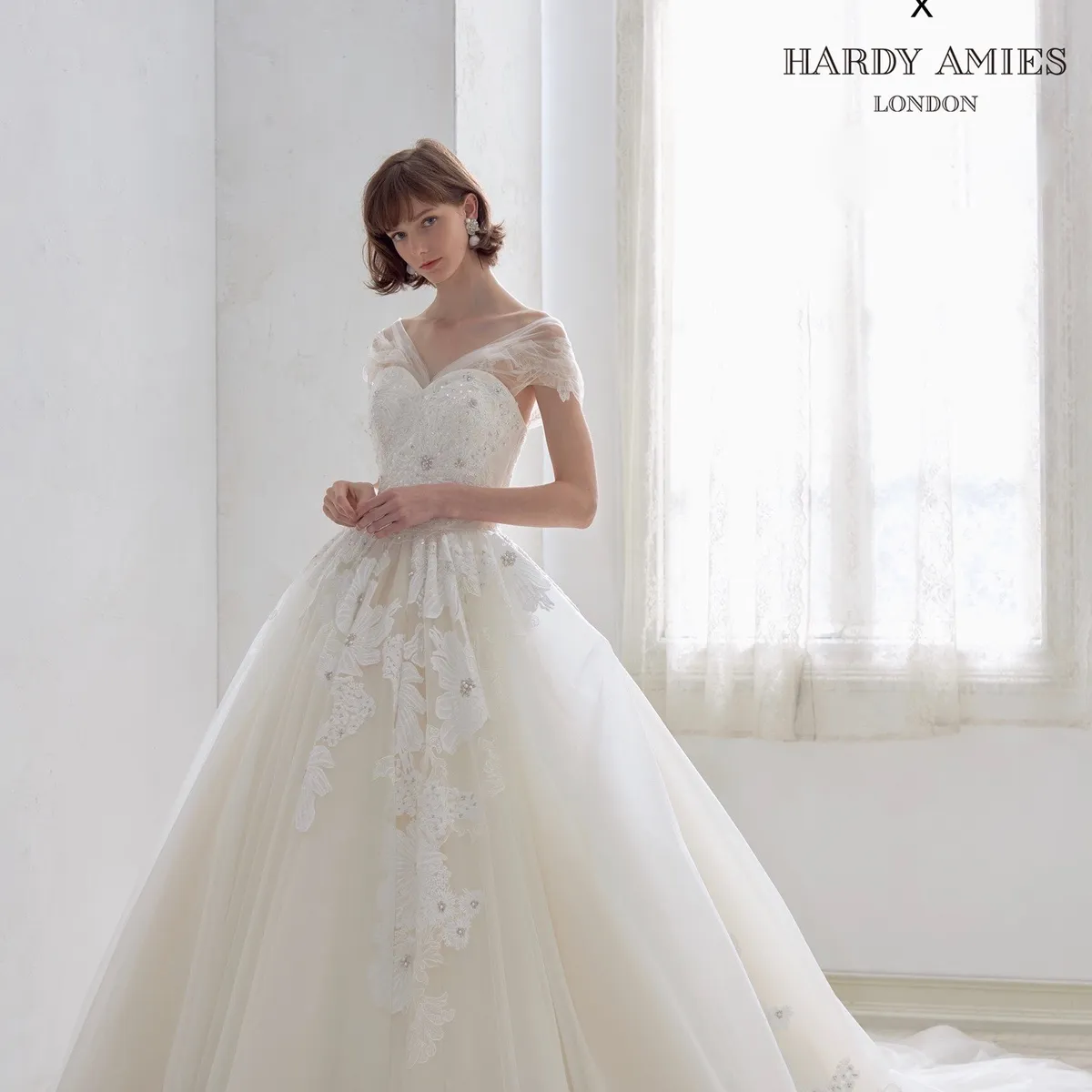 8103｜HARDY AMIES(ハーディエイミス)のウェディングドレス
