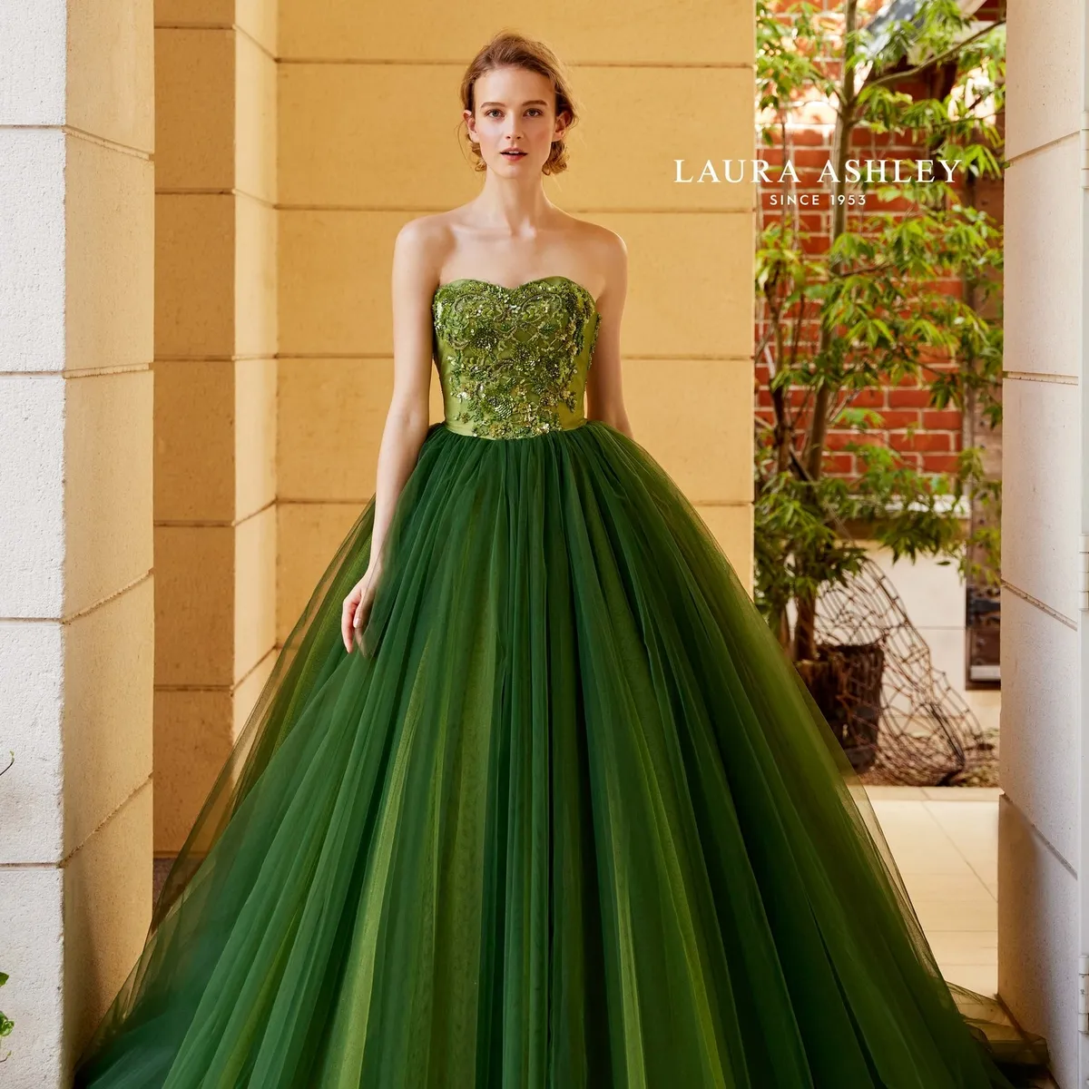 【美品】ローラアシュレイ　サテンヴィンテージドレス　日本製　ボルドー　9 大人気♡ LAURA ASHLEYシリーズ | ウェディングドレスレンタル