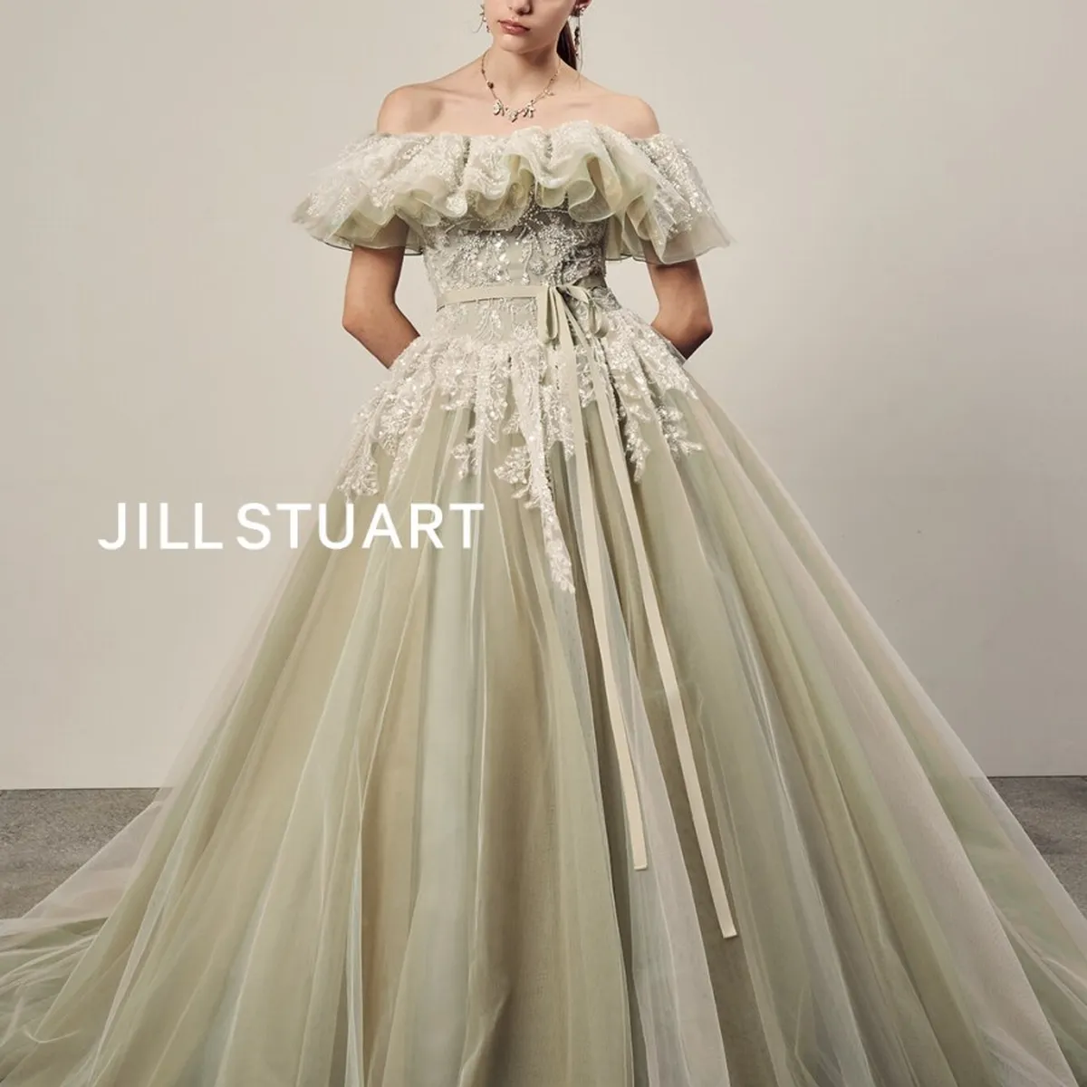 ウェディングドレス 　ジルスチュアートJILLSTUART ウエディングドレス ジルスチュアート ホワイト」新ウェディングラインが18年冬