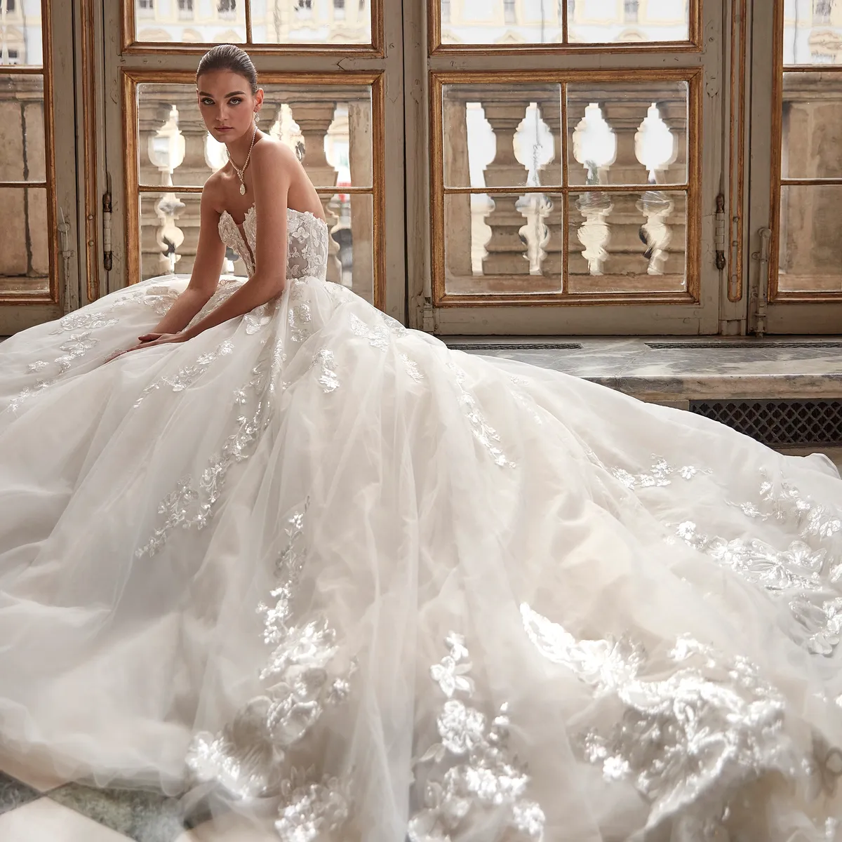 AMMOLITE｜PRONOVIAS(プロノビアス)のウェディングドレス