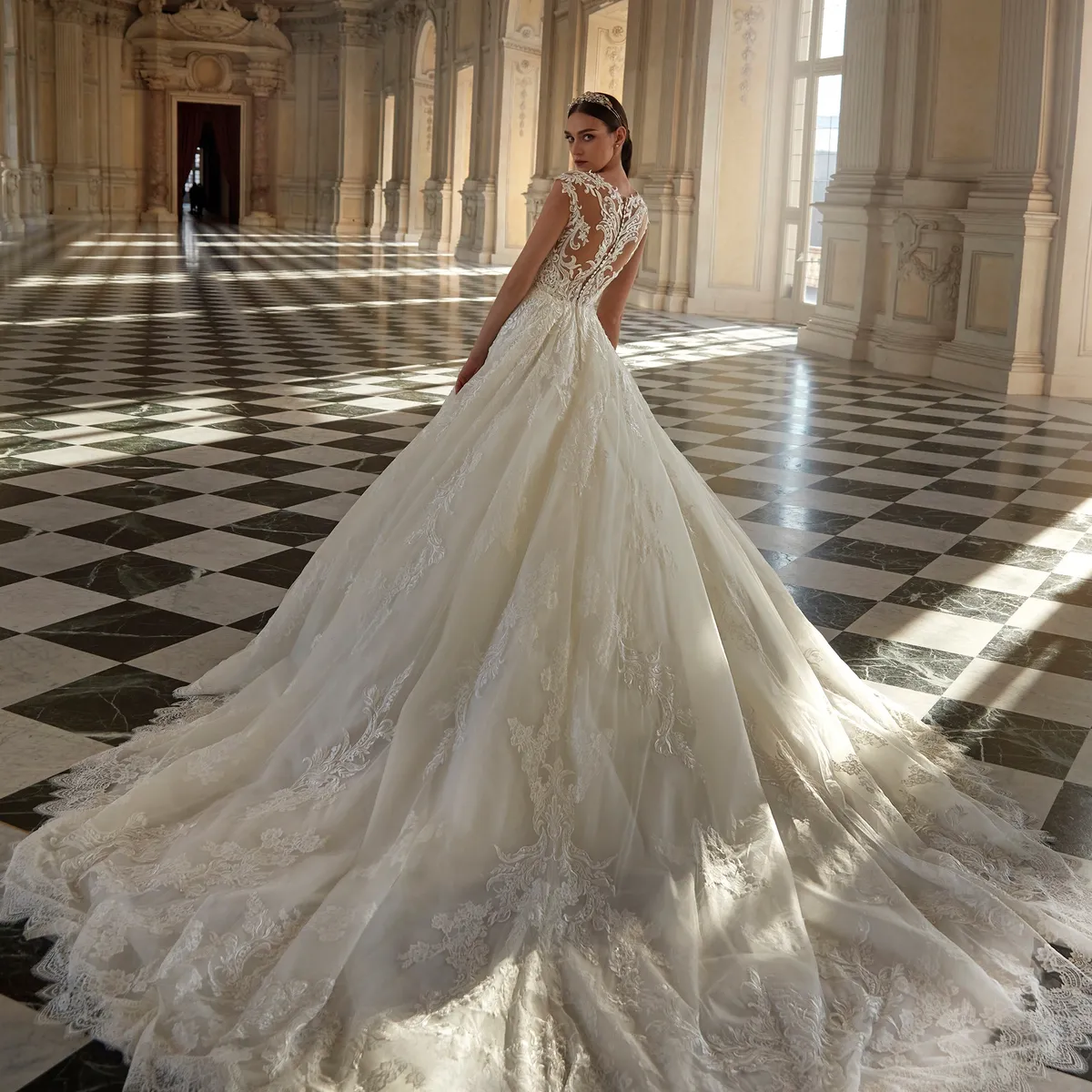 TRINITY｜PRONOVIAS(プロノビアス)のウェディングドレス