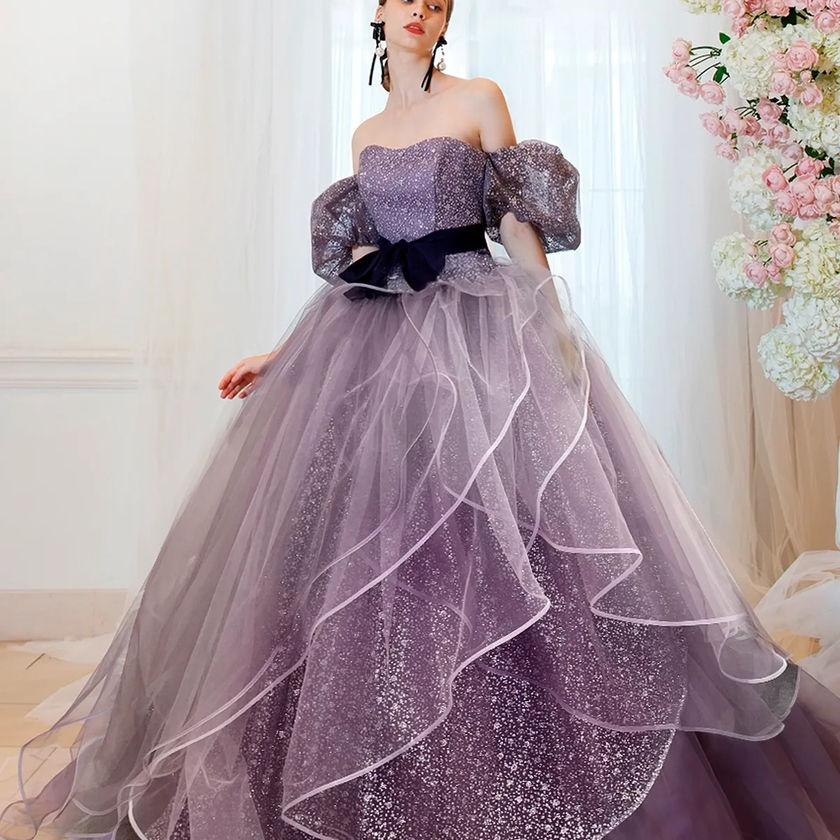 花が散りばめられた綺麗なドレス☆ 花嫁の憧れドレスブランド 「KIYOKO HATA」の世界 – 結婚式準備