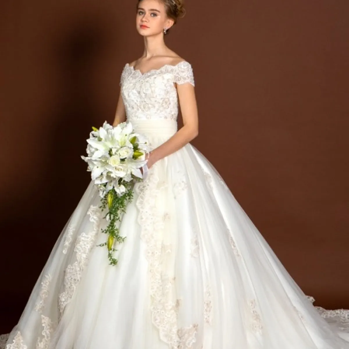 ３０万★陶製レース人形★ウエディングドレス★花嫁★結婚★ハンドメイド フェミニン | ウェディングドレス