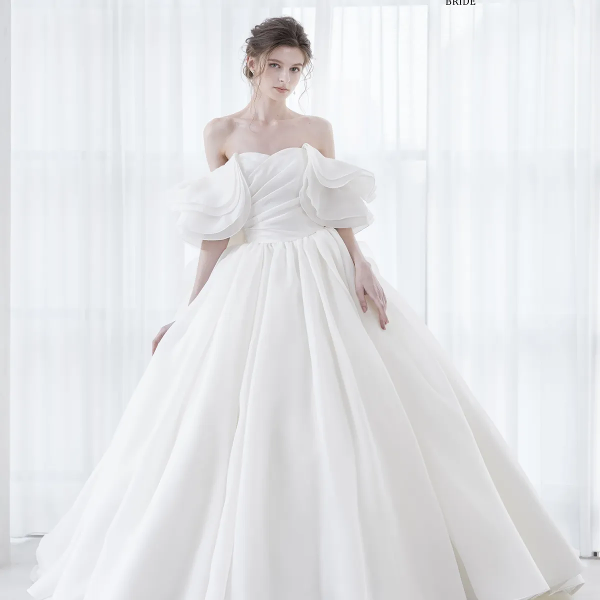 ✨　fly me to the ドレスになります　✨ MK-255(OW) ウェディングドレス｜ISAMU MORITA