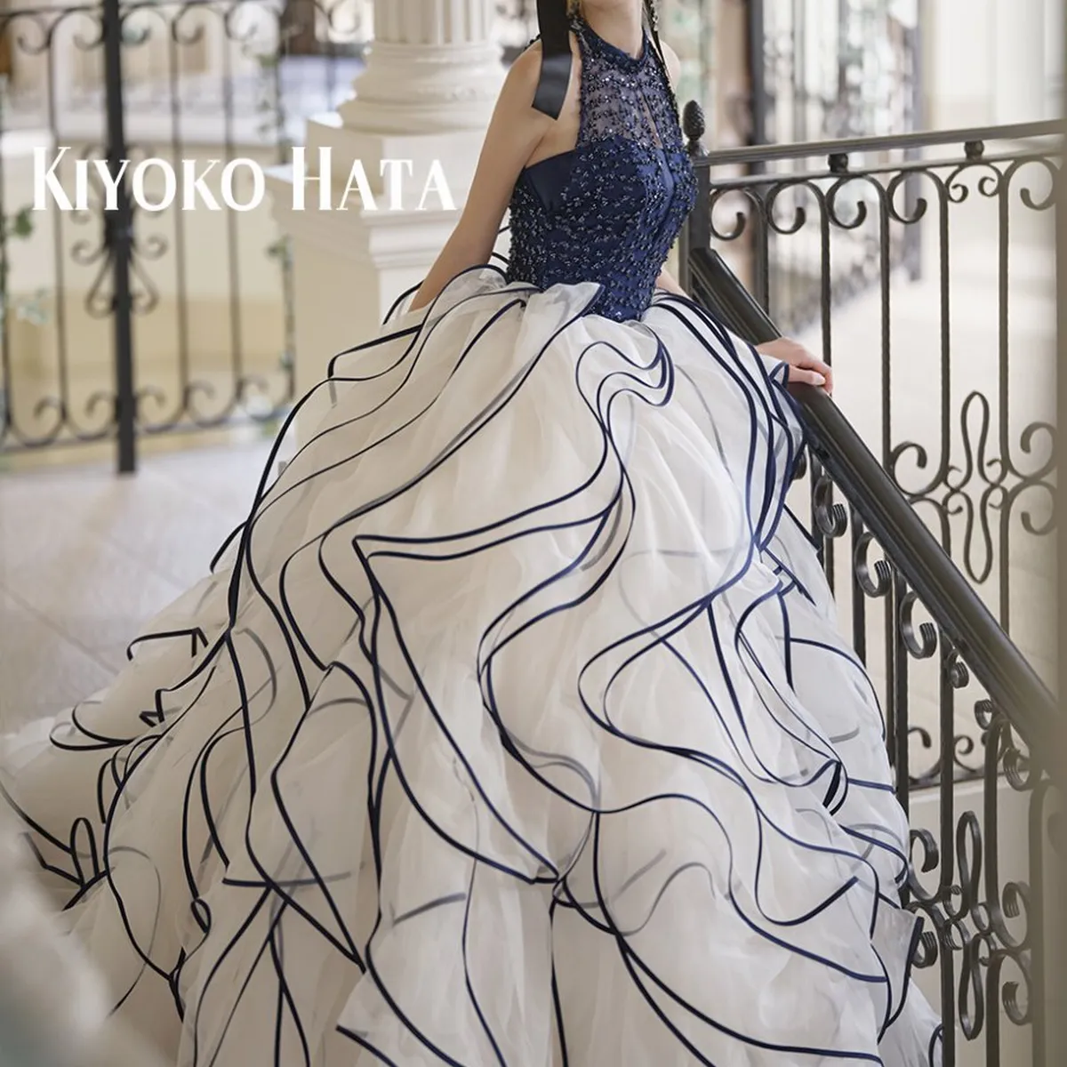 KH-9042 White×Navy｜KIYOKO HATA(キヨコハタ)のウェディングドレス