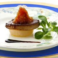 フォアグラと柏産のコンフィ　オニオンジャム添え