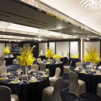 【カシオペア 50～100名】イブニングブルーにプラチナシルバーが輝く、大人スタイリッシュな会場。Jazzの生演奏などもおすすめです。