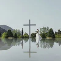 水を湛えたチャペル”森と水の教会”