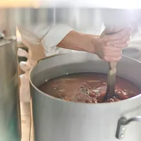 既製品を一切使わずソースもいちから手作りしています