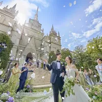 大階段でフラワーシャワー