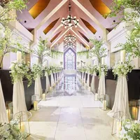 木の質感がやわらかい印象の教会