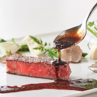 ソースまでこだわったキュイジーヌは幅広い年齢層に支持され、レストランでも人気。