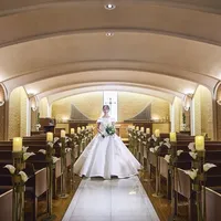 おふたりの誓いの言葉も美しく響きわたり　セレモニーを華やかに彩るチャペル