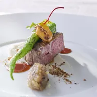 すべての皿に熊本を感じる
熊本のための新しい婚礼料理”肥後キュイジーヌ”