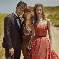 直営店【ブライダルハウスTUTU】の目標は、すべての花嫁の憧れを叶えること。
トラディショナルな王道ウエディングドレスから、トレンドのインポートドレス「PRONOVIAS」をはじめとした有名ドレスブランドをお届けしています。