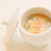 和テイストを取り入れた”和洋懐石”も人気です。（季節の茶碗蒸し）